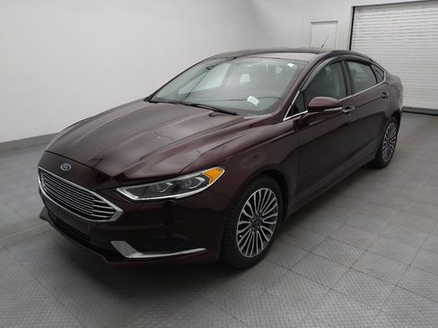 Used 2018 Ford Fusion SE w/ Fusion SE Technology Package image 2