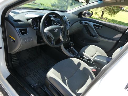 Used 2015 Hyundai Elantra SE image 9