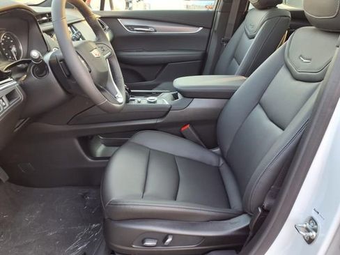 New 2025 Cadillac XT6 Luxury image 5