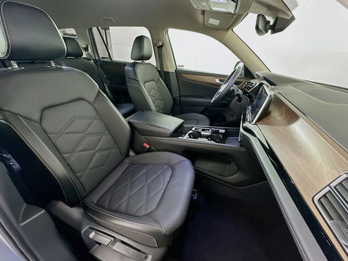 Used 2024 Volkswagen Atlas SE image 33