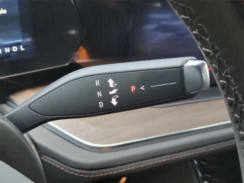 New 2025 Chevrolet Suburban High Country image 25