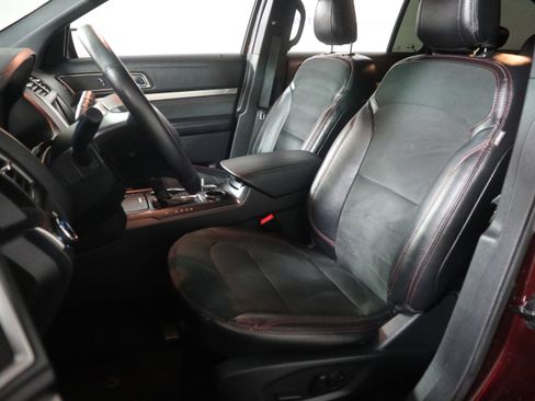 Used 2019 Ford Explorer XLT w/ Equipment Group 202A image 23