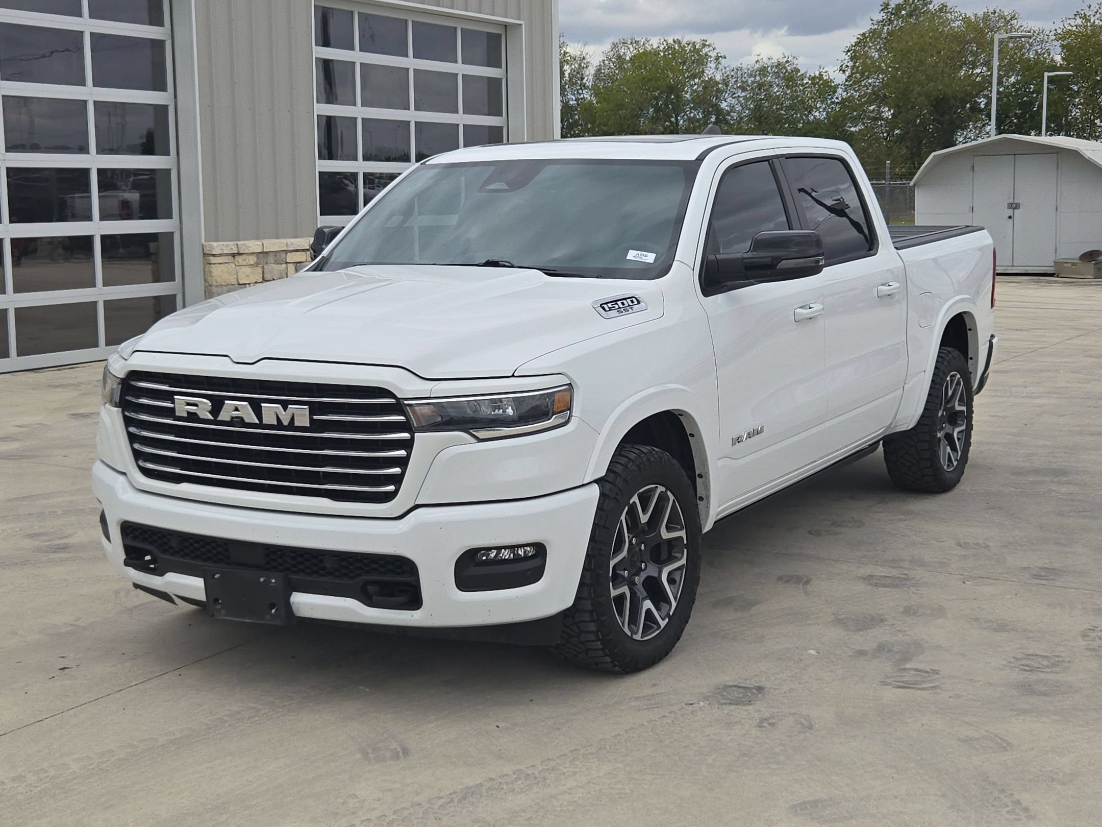 Used 2025 RAM 1500 Laramie w/ Laramie Southwest Edition AWD/4WD image 7
