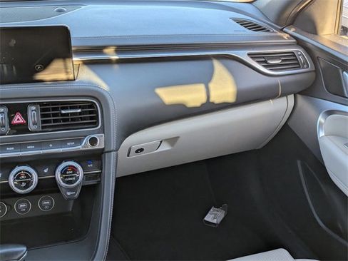 Used 2023 Genesis G70 2.0T image 17
