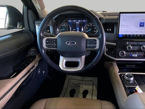 Used 2022 Ford Expedition XLT RWD image 6