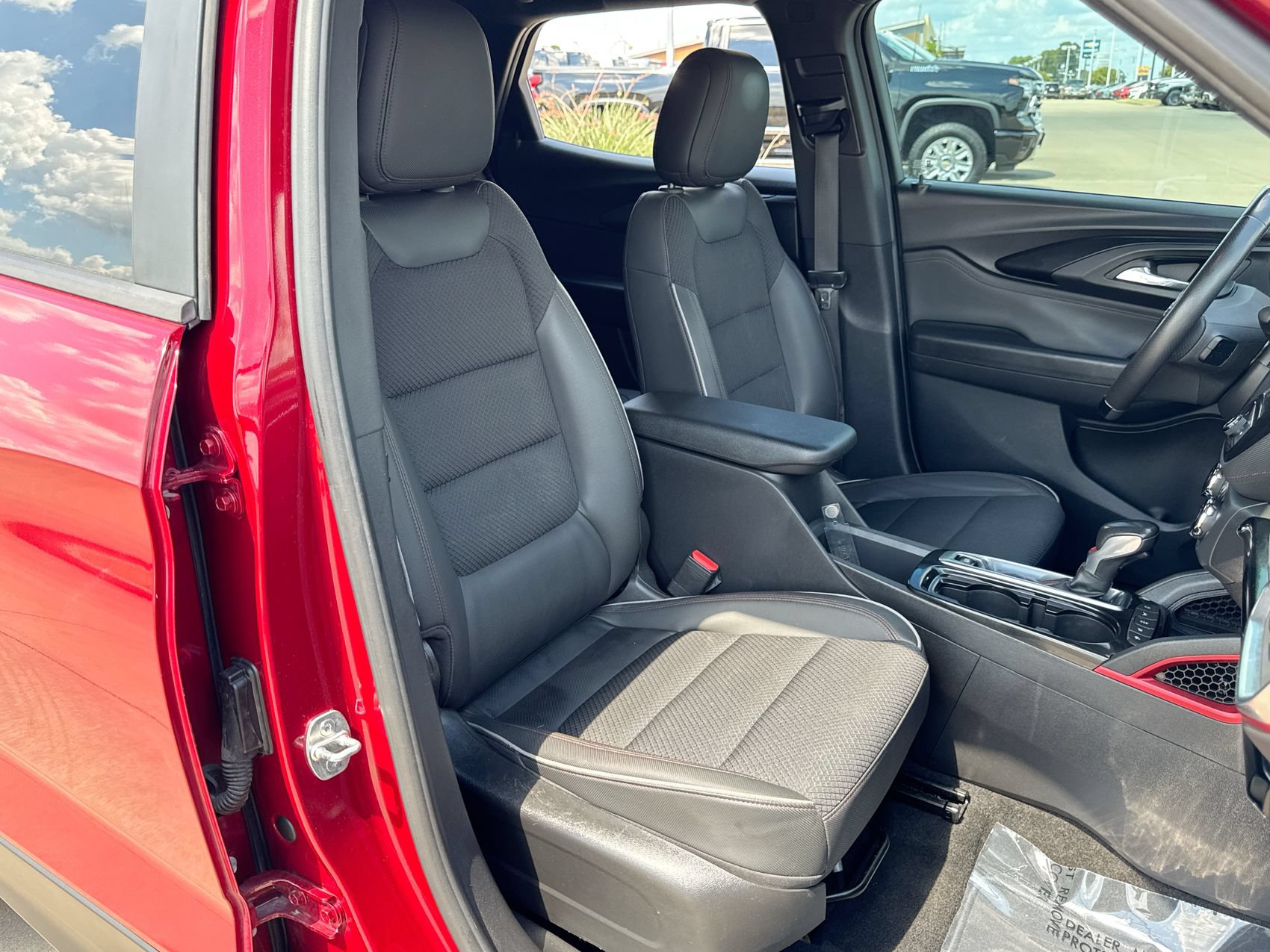 Used 2021 Chevrolet TrailBlazer RS w/ Technology Package FWD image 22