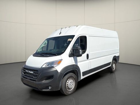 Used 2024 RAM ProMaster 2500 w/ Convenience Group FWD image 3