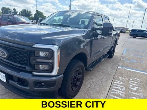 Used 2023 Ford F250 Lariat w/ Sport Appearance Package AWD/4WD image 2