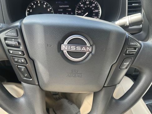 Used 2022 Nissan Frontier SV image 11