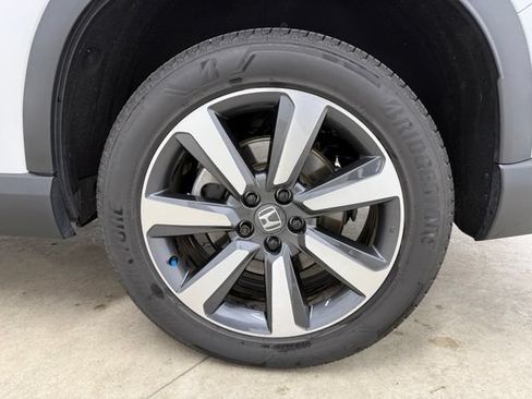 Used 2025 Honda Pilot Touring image 13