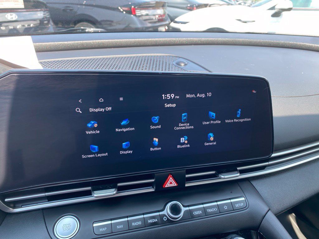 Certified 2023 Hyundai Elantra Limited w/ Winter Weather Package FWD image 18