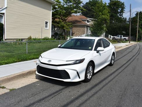 Used 2025 Toyota Camry LE w/ Convenience Package AWD/4WD image 2