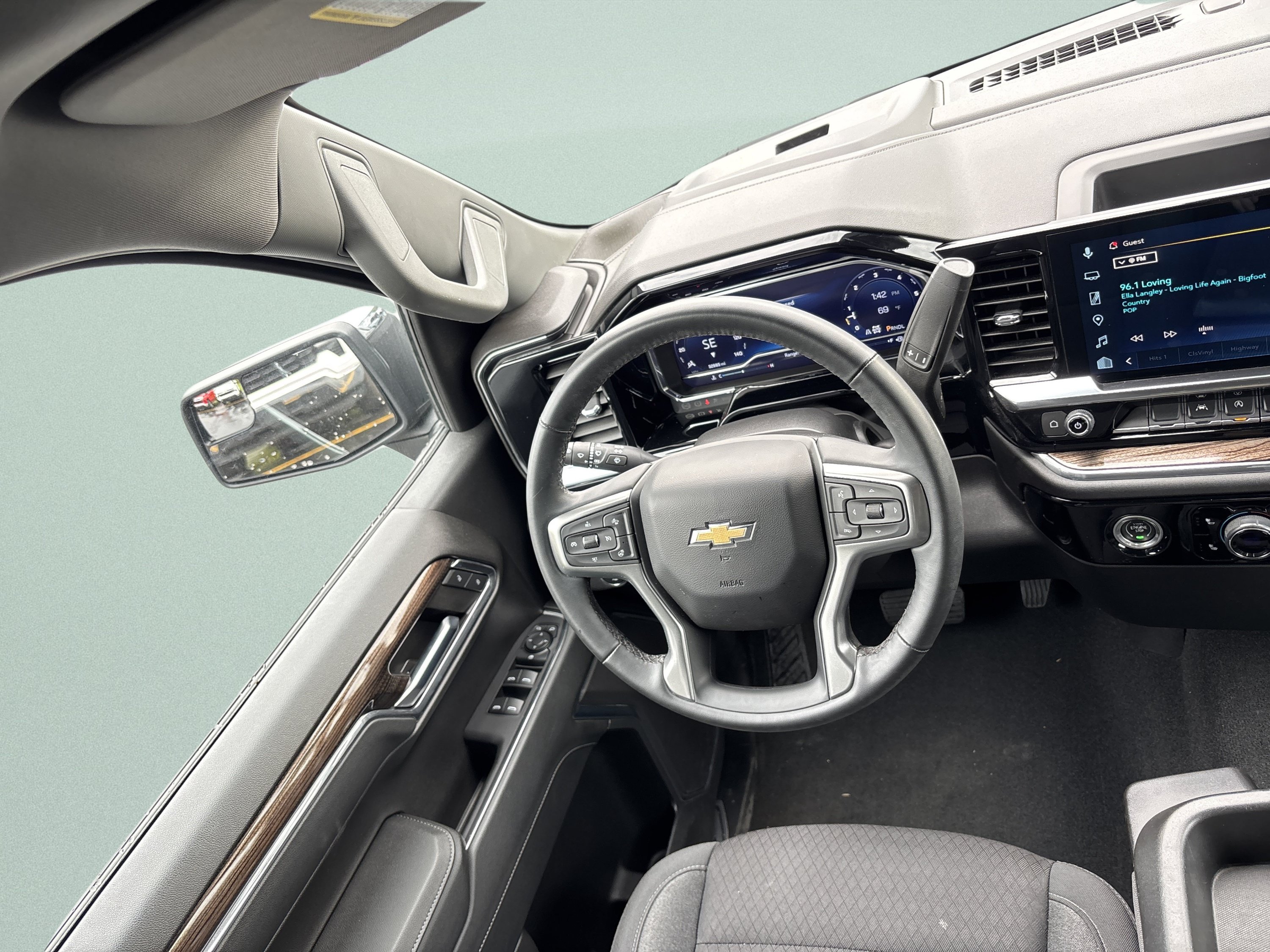 Used 2024 Chevrolet Silverado 1500 LT AWD/4WD image 25