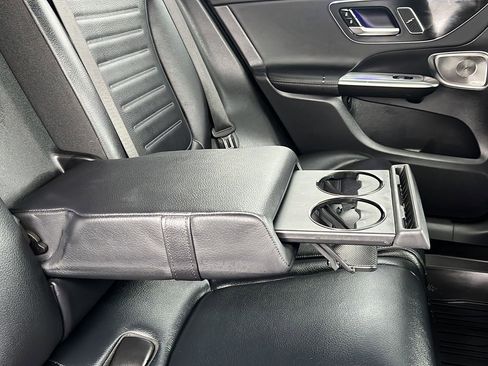 Used 2024 Mercedes-Benz GLC 300 4MATIC image 29