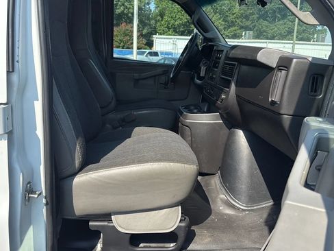 Used 2020 GMC Savana 2500 w/ Driver Convenience Package RWD image 9