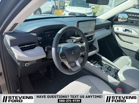 Used 2025 Ford Explorer Active w/ Active Comfort Package RWD image 19