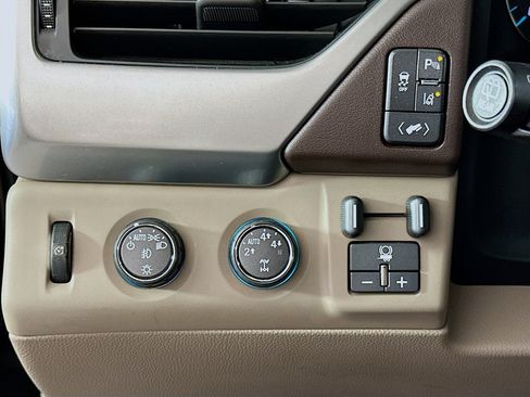 Used 2015 Chevrolet Tahoe LTZ AWD/4WD image 16