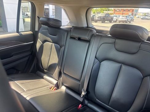 Used 2023 Jeep Grand Cherokee Limited image 6