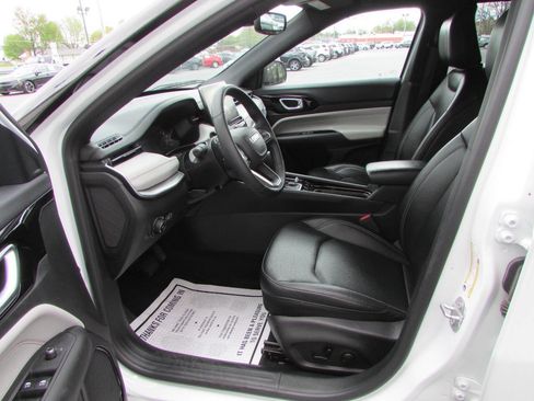 Used 2025 Jeep Compass Limited AWD/4WD image 6