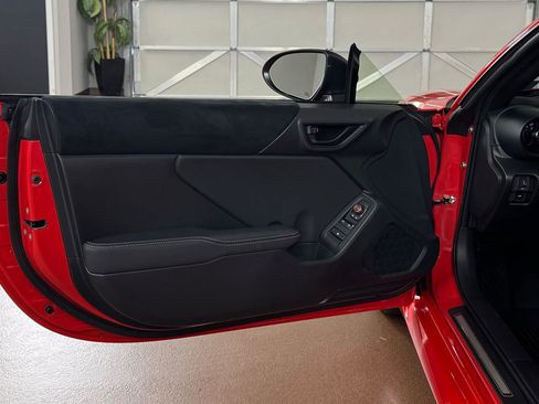 Used 2025 Toyota GR86 Premium w/ ALL Weather Mat Package (TMS) image 14