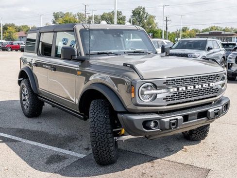 New 2025 Ford Bronco Badlands image 3