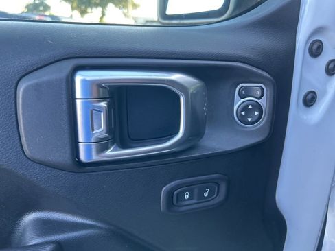 Used 2018 Jeep Wrangler Sport image 34