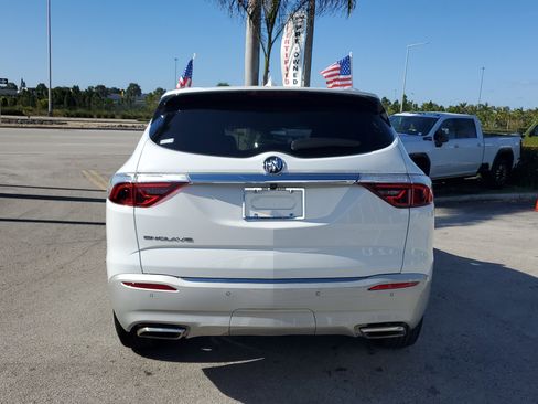 Used 2024 Buick Enclave Essence image 6