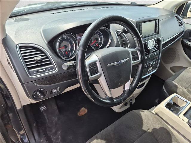 Used 2013 Chrysler Town & Country Touring FWD image 10