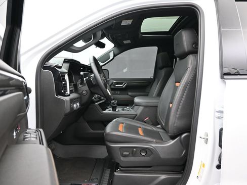 Used 2023 GMC Sierra 1500 AT4 w/ Technology Package AWD/4WD image 9