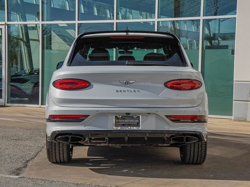 Used 2023 Bentley Bentayga AWD/4WD image 16