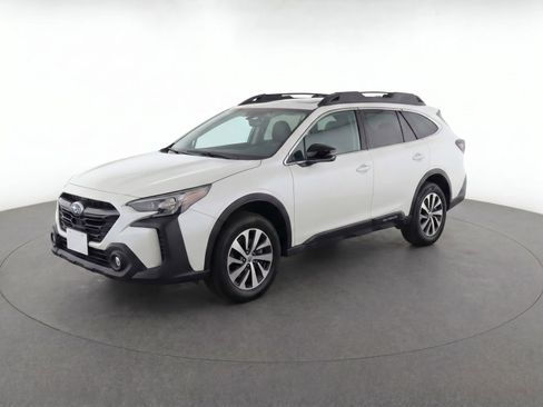 Used 2025 Subaru Outback Premium w/ Popular Package #1A AWD/4WD image 2