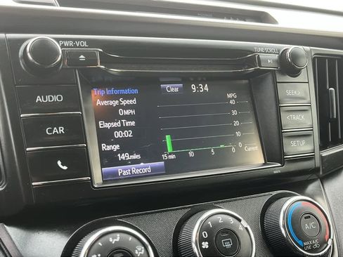 Used 2018 Toyota RAV4 LE image 17