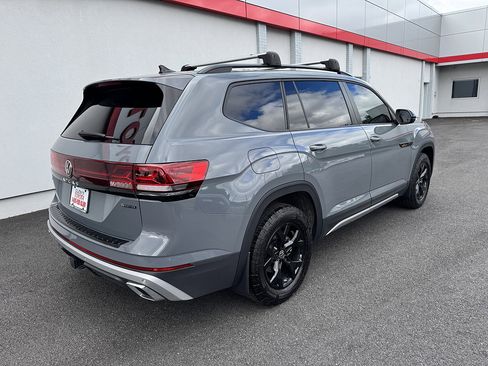 Used 2024 Volkswagen Atlas Peak Edition SE AWD/4WD image 5