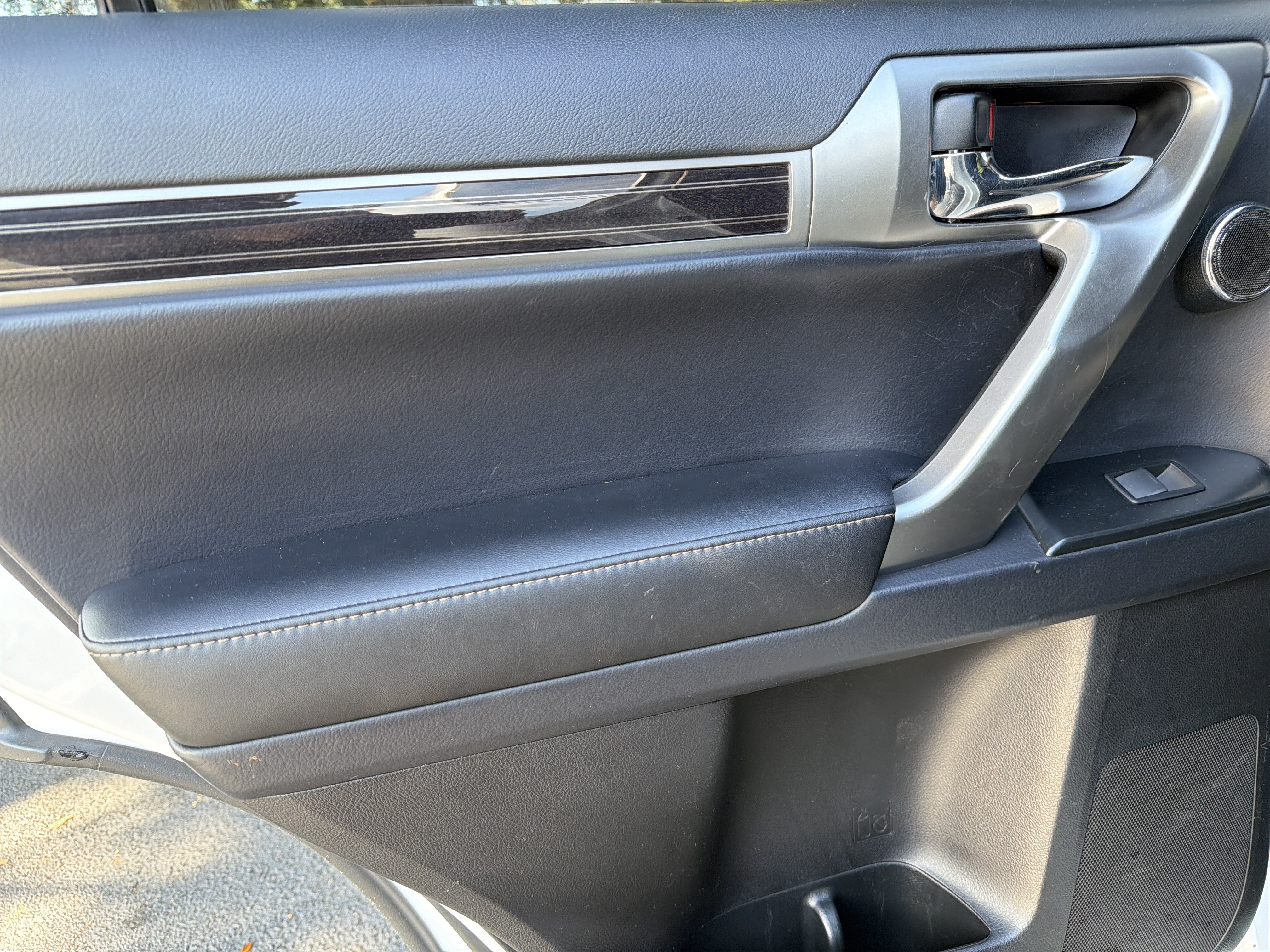 Used 2022 Lexus GX 460 Premium w/ Accessory Package AWD/4WD image 30