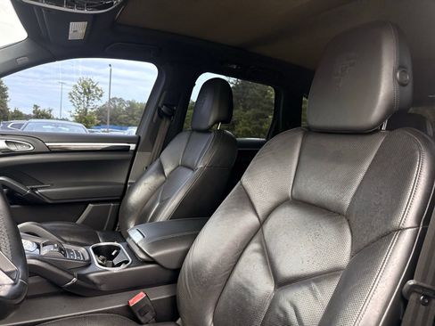Used 2017 Porsche Cayenne Platinum Edition AWD/4WD image 14