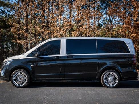 Used 2017 Mercedes-Benz Metris Passenger image 4