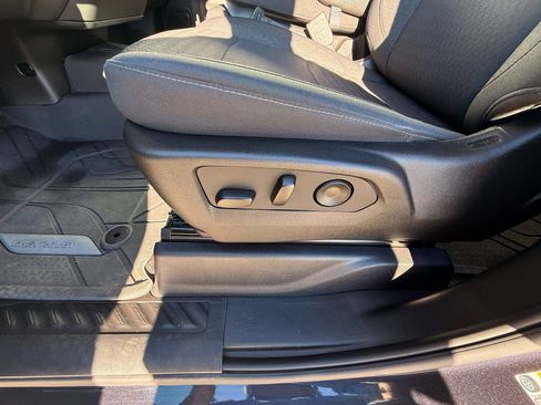 Used 2024 Chevrolet Silverado 2500 Custom w/ Custom Convenience Package image 10