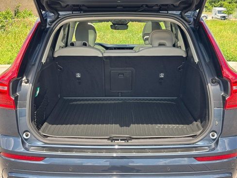 Used 2024 Volvo XC60 B5 Ultimate w/ Protection Package Premier AWD/4WD image 9
