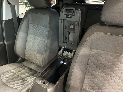 Used 2018 Chevrolet Equinox LT FWD image 24