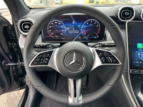 Used 2025 Mercedes-Benz GLC 300 4MATIC image 27