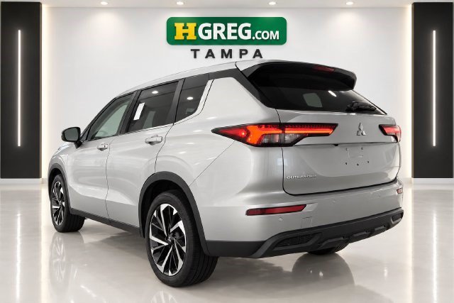 Used 2022 Mitsubishi Outlander ES AWD/4WD image 2