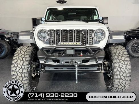 Used 2025 Jeep Wrangler Unlimited Rubicon AWD/4WD image 3