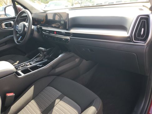 Used 2024 Kia Sorento LX image 18