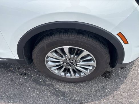 Used 2022 Lincoln Nautilus AWD w/ Premium Package image 9
