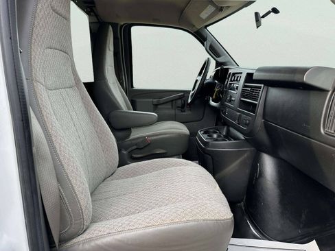 Used 2016 Chevrolet Express 2500 RWD image 11