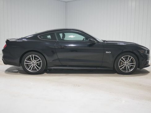 Used 2017 Ford Mustang GT image 4