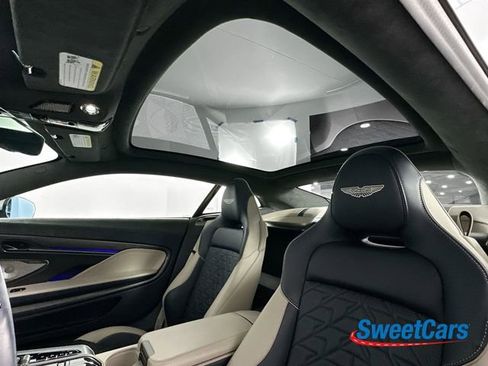 Used 2025 Aston Martin Vanquish image 32