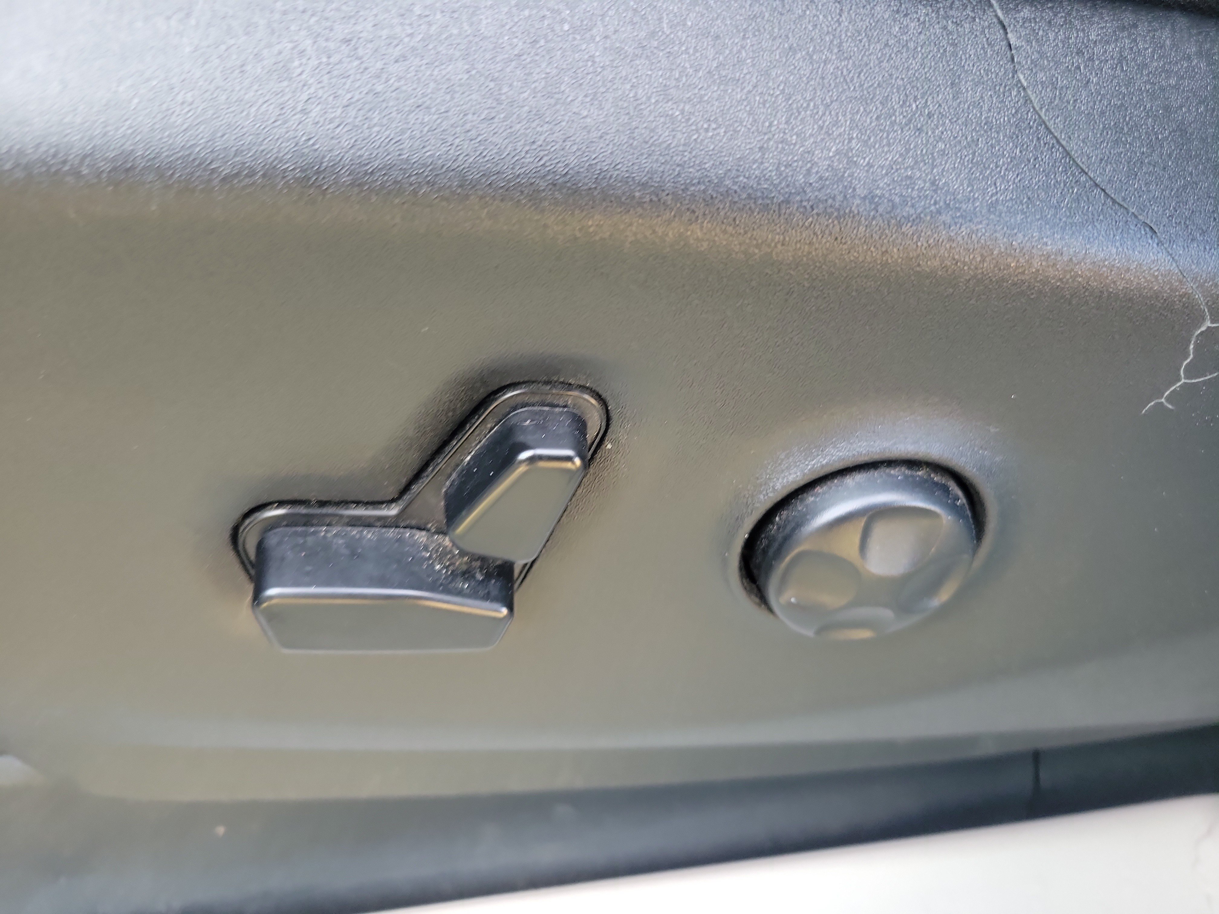 Used 2020 Chrysler Pacifica Touring w/ Advanced Safetytec Group FWD image 13