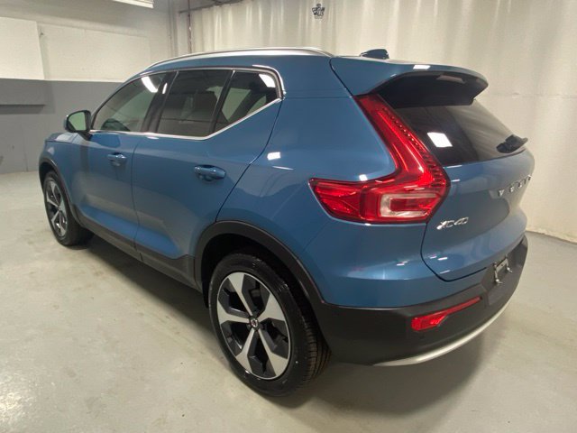 Used 2025 Volvo XC40 B5 Plus w/ Climate Package AWD/4WD image 2