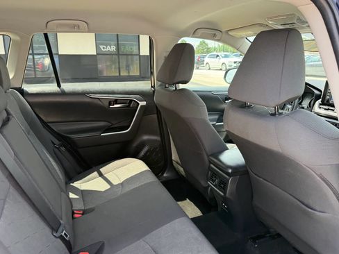 Used 2021 Toyota RAV4 XLE AWD/4WD image 23